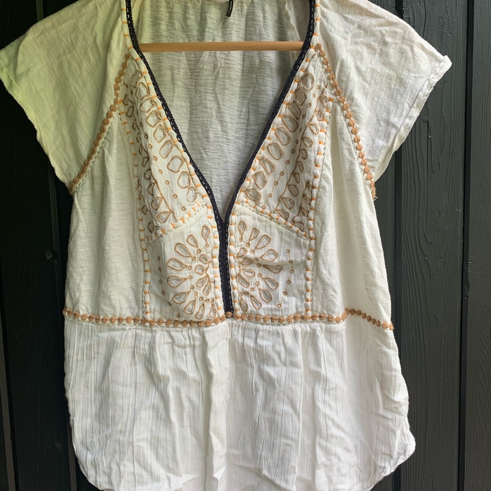 Akemi + Kin White Flutter Sleeve Embroidered Blouse